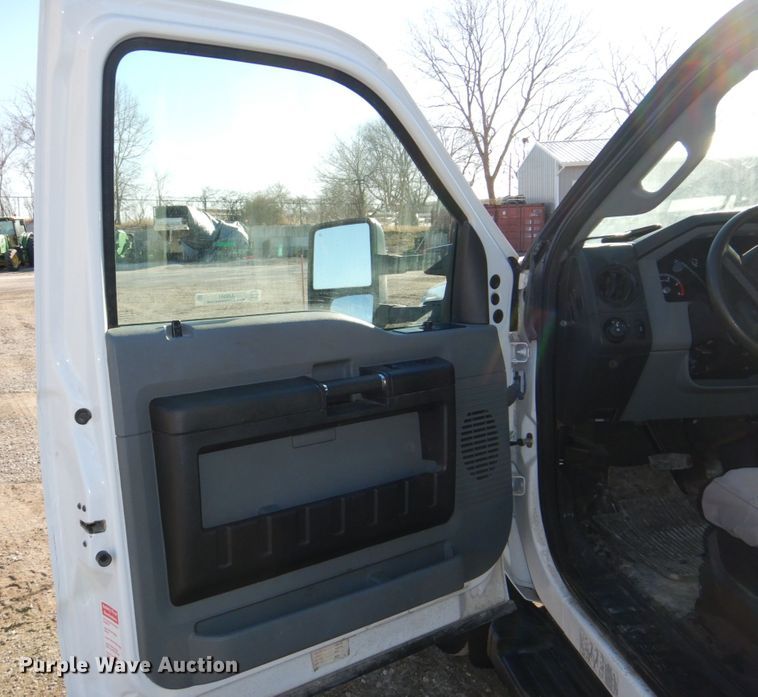 image for item JJ9341 2015 Ford F550 Super Duty  utility / service truck