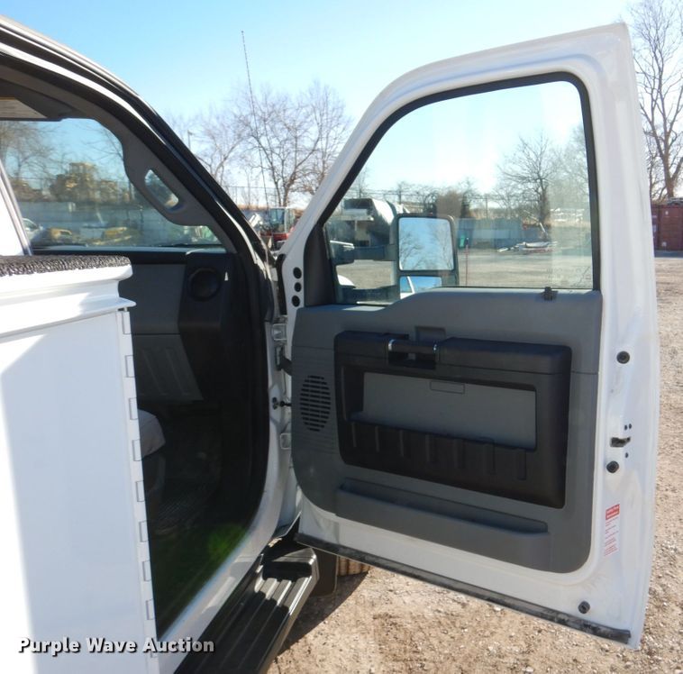 image for item JJ9341 2015 Ford F550 Super Duty  utility / service truck