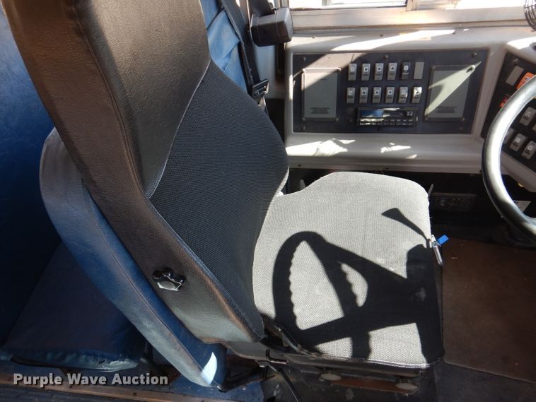 image for item JK9548 2004 Freightliner FS65  school bus