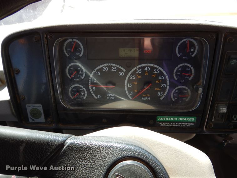 image for item JK9548 2004 Freightliner FS65  school bus