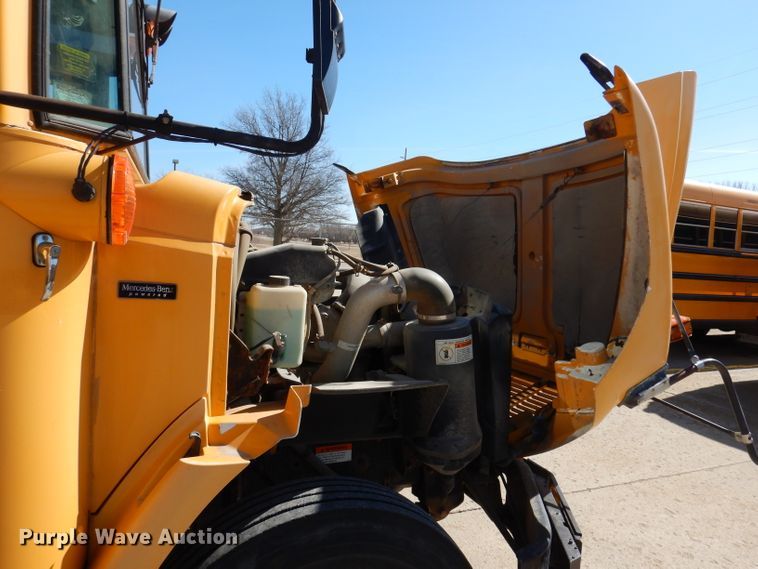 image for item JK9548 2004 Freightliner FS65  school bus