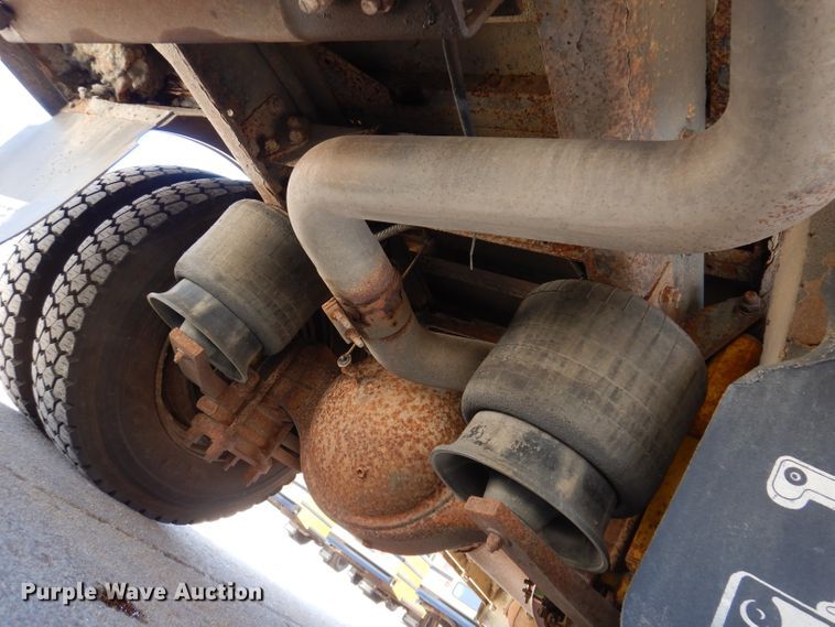 image for item JK9548 2004 Freightliner FS65  school bus