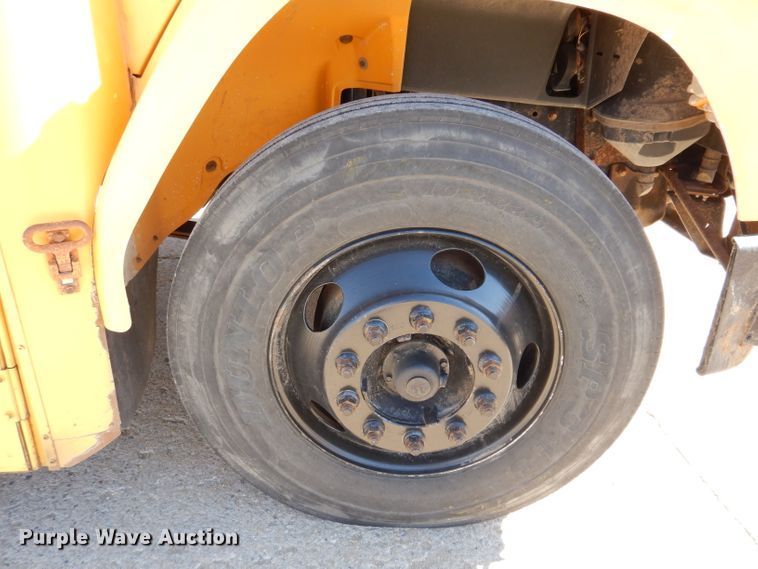 image for item JK9548 2004 Freightliner FS65  school bus