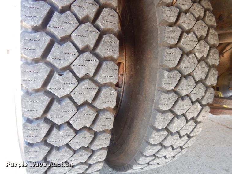 image for item JK9548 2004 Freightliner FS65  school bus