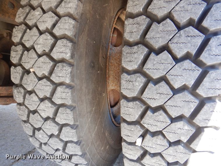 image for item JK9548 2004 Freightliner FS65  school bus