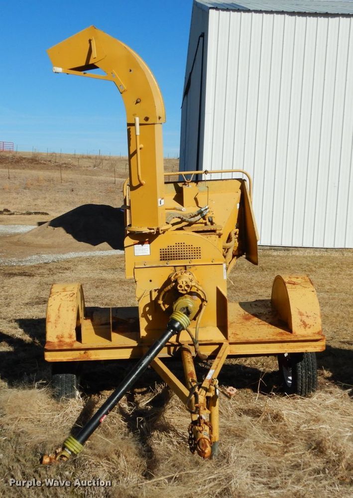 image for item JK9771 1994 Vermeer BC606  wood chipper