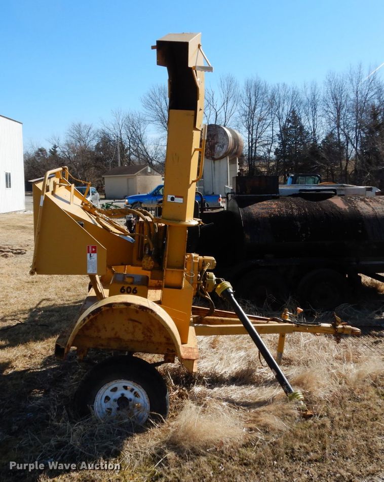 image for item JK9771 1994 Vermeer BC606  wood chipper