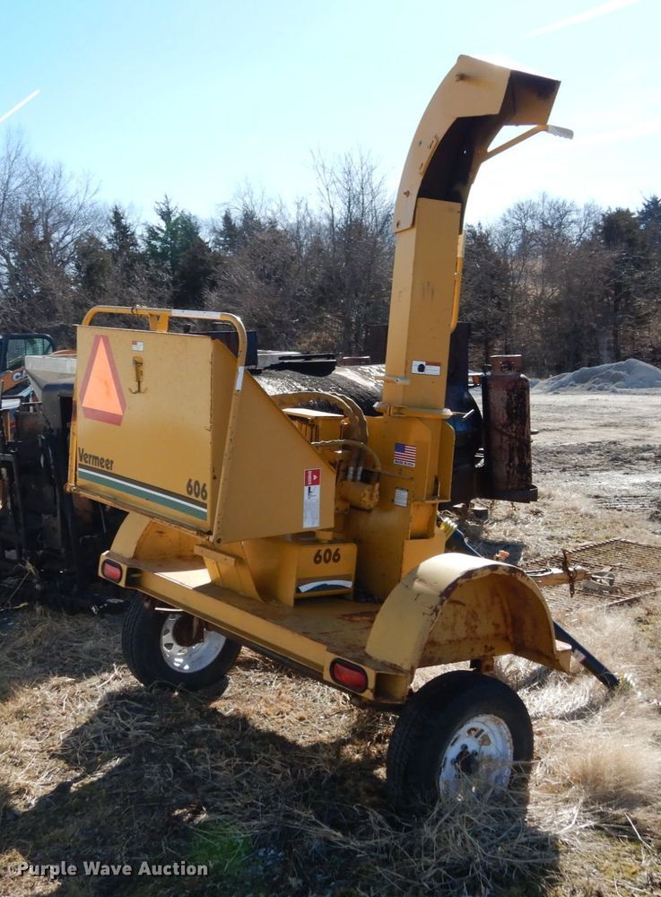 image for item JK9771 1994 Vermeer BC606  wood chipper