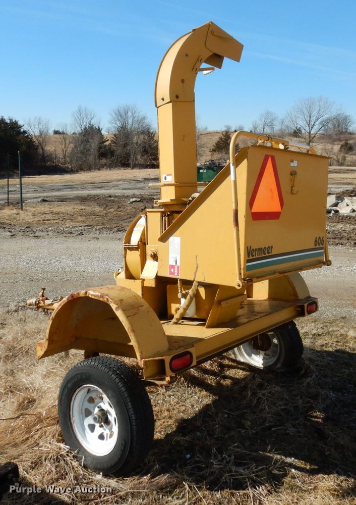 image for item JK9771 1994 Vermeer BC606  wood chipper