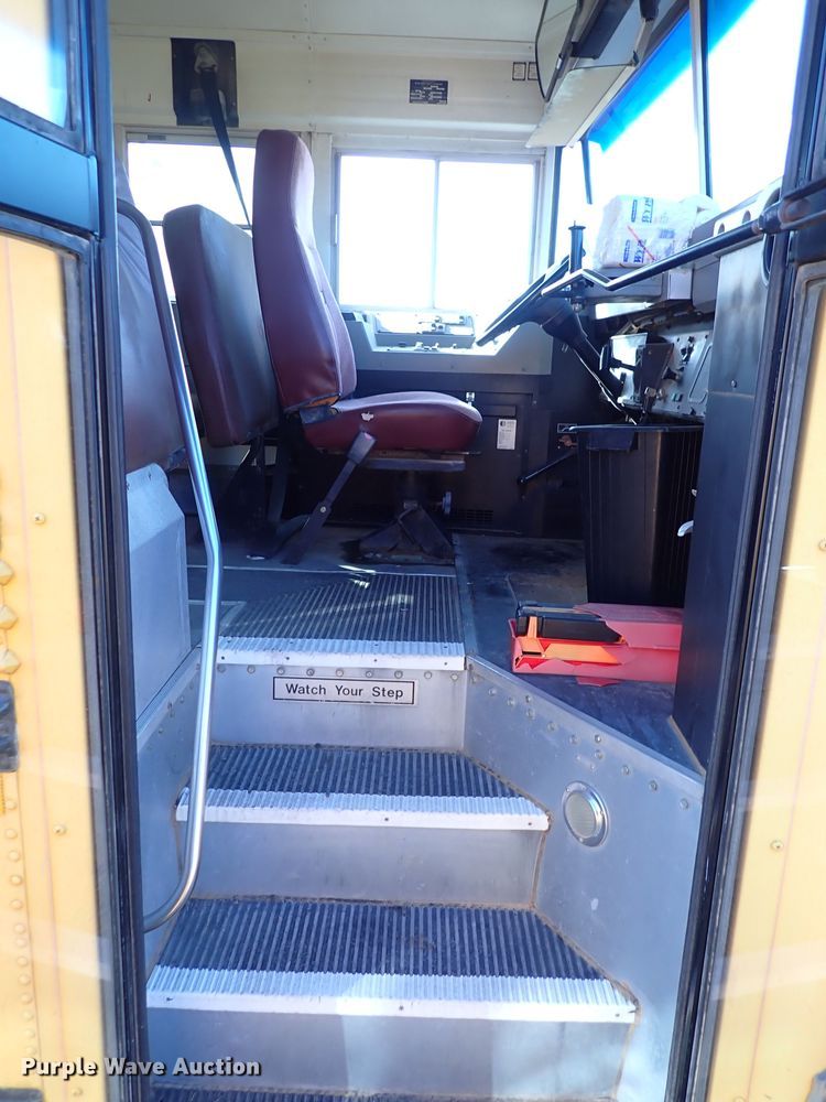 image for item JO9746 2001 International 3800  school bus