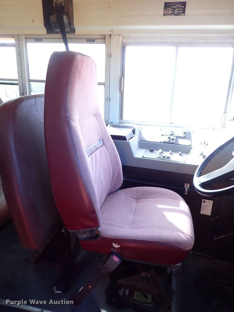 image for item JO9746 2001 International 3800  school bus