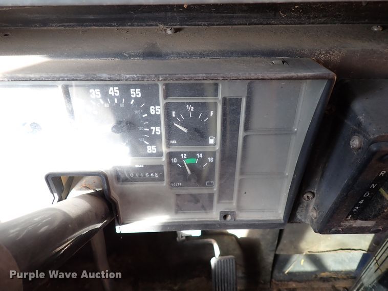 image for item JO9746 2001 International 3800  school bus