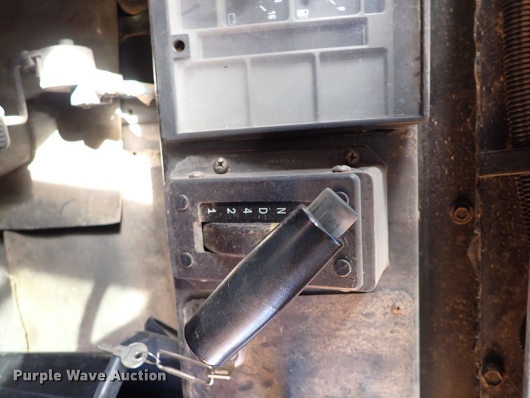 image for item JO9746 2001 International 3800  school bus