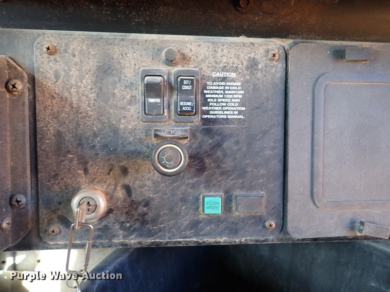 image for item JO9746 2001 International 3800  school bus