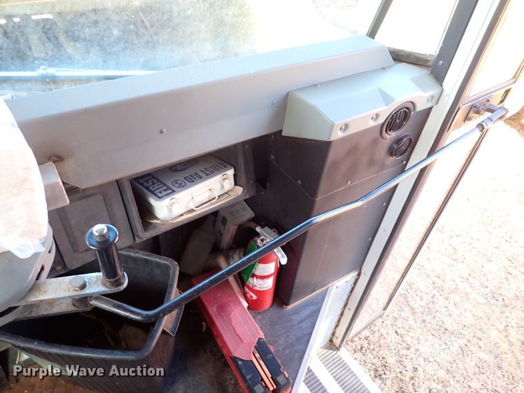 image for item JO9746 2001 International 3800  school bus