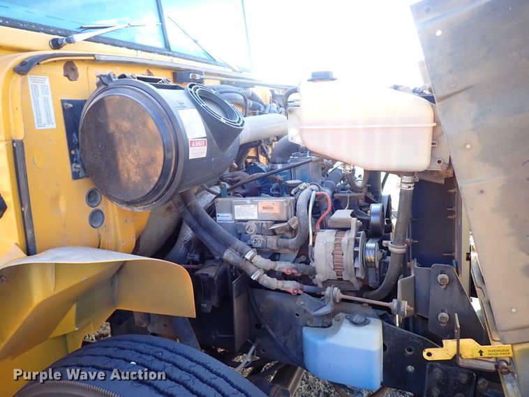 image for item JO9746 2001 International 3800  school bus