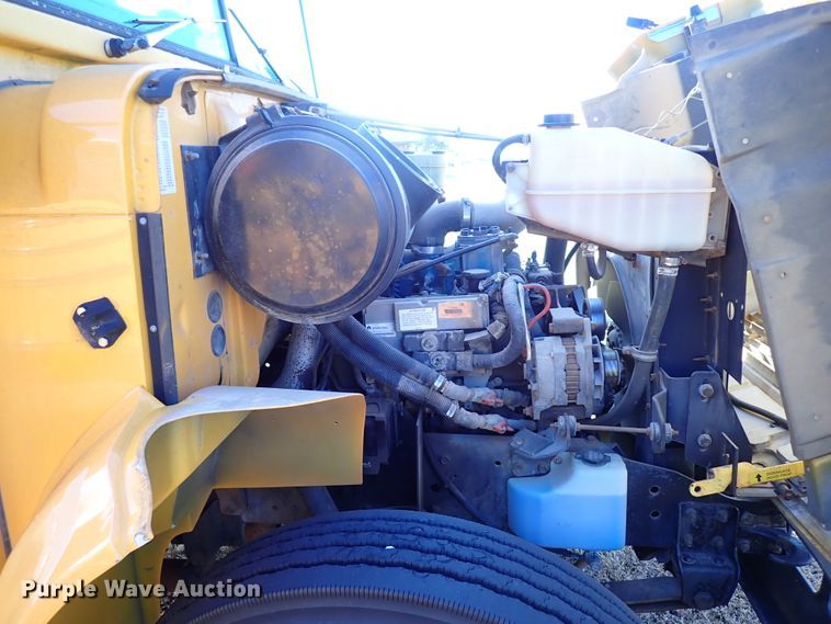 image for item JO9746 2001 International 3800  school bus