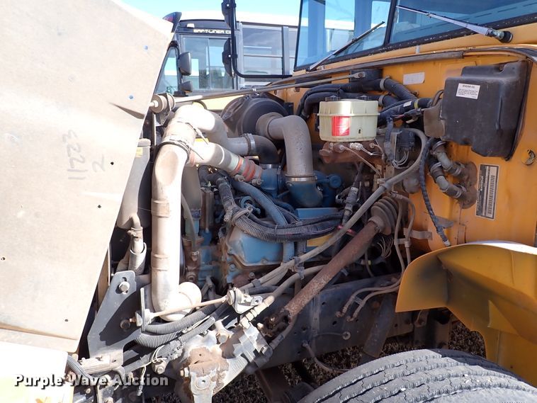 image for item JO9746 2001 International 3800  school bus