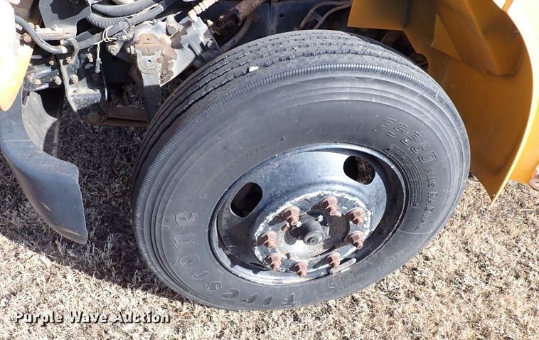 image for item JO9746 2001 International 3800  school bus