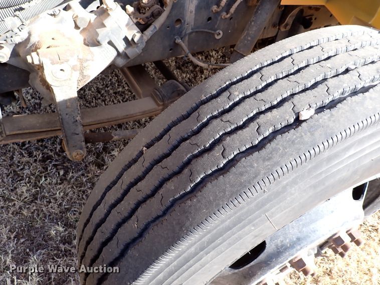 image for item JO9746 2001 International 3800  school bus