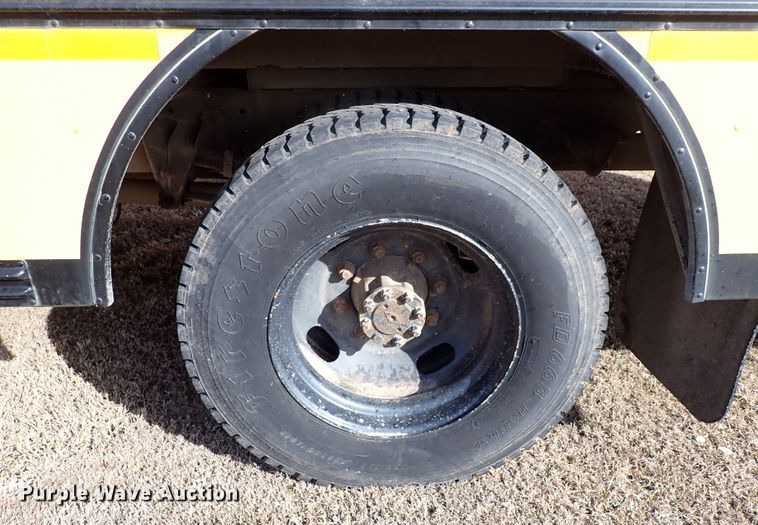 image for item JO9746 2001 International 3800  school bus