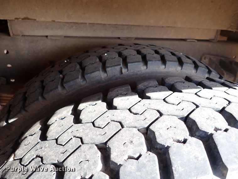 image for item JO9746 2001 International 3800  school bus