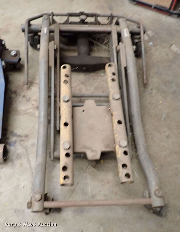 image for item JO9756 (3) jacks