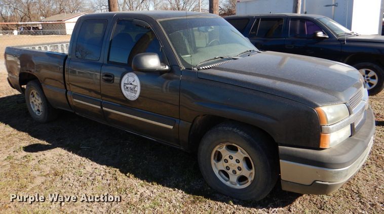 image for item JS9768 2004 Chevrolet Silverado 1500  Ext. Cab pickup truck
