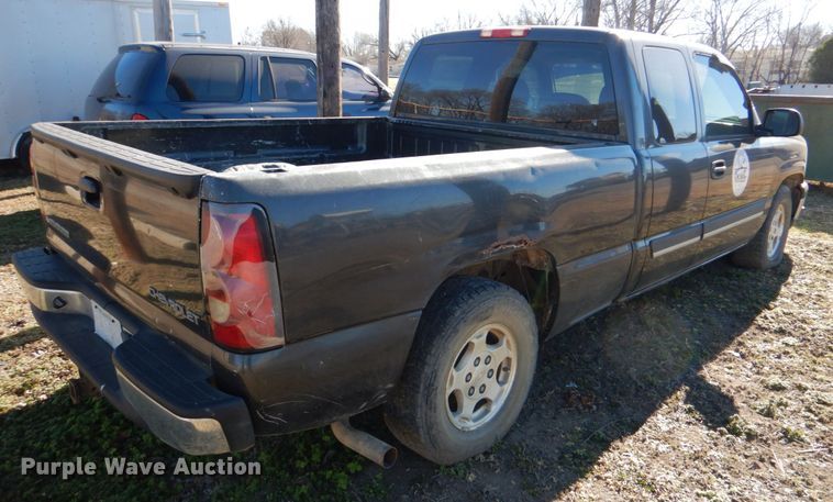 image for item JS9768 2004 Chevrolet Silverado 1500  Ext. Cab pickup truck