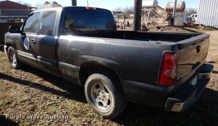 image for item JS9768 2004 Chevrolet Silverado 1500  Ext. Cab pickup truck