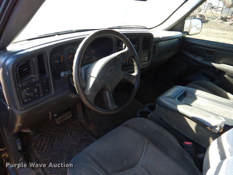 image for item JS9768 2004 Chevrolet Silverado 1500  Ext. Cab pickup truck