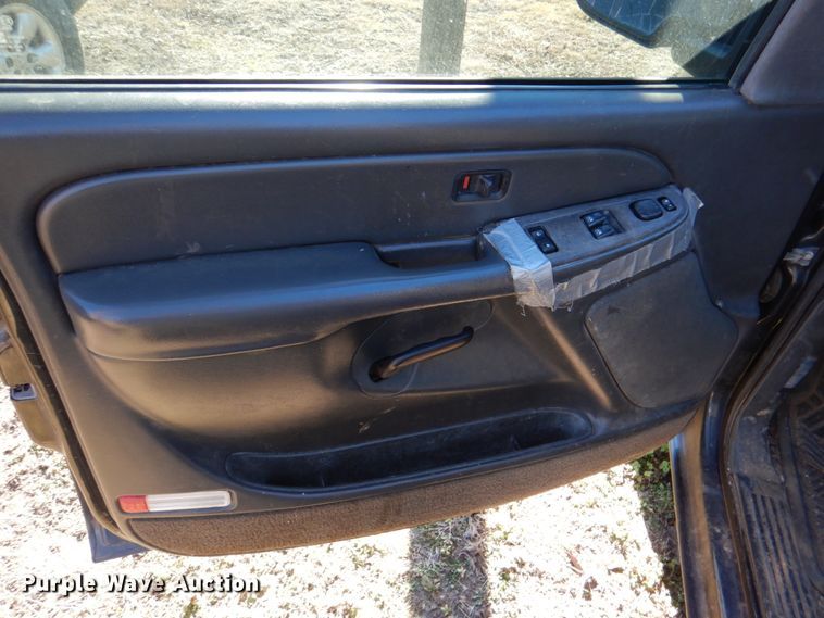 image for item JS9768 2004 Chevrolet Silverado 1500  Ext. Cab pickup truck