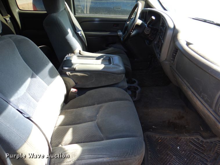 image for item JS9768 2004 Chevrolet Silverado 1500  Ext. Cab pickup truck