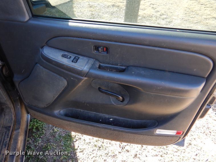 image for item JS9768 2004 Chevrolet Silverado 1500  Ext. Cab pickup truck