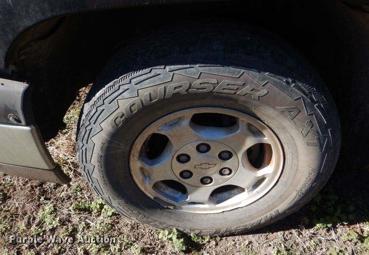 image for item JS9768 2004 Chevrolet Silverado 1500  Ext. Cab pickup truck