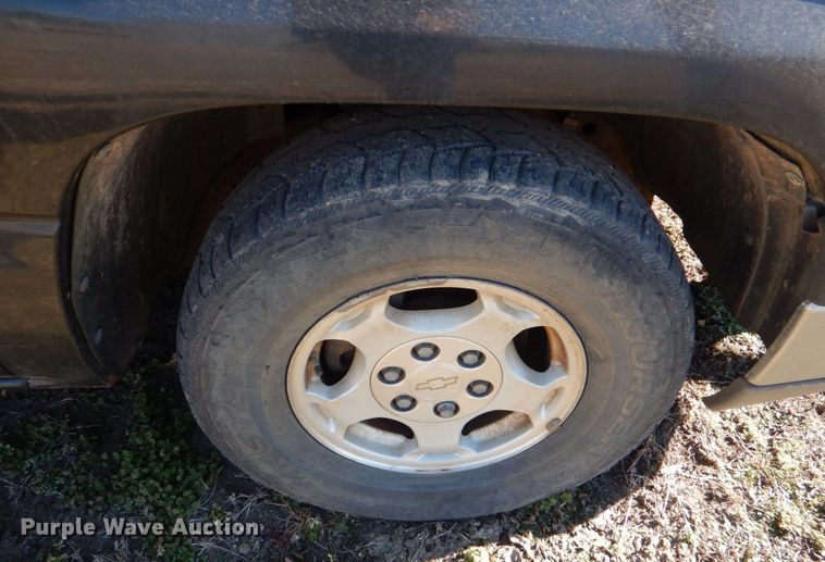 image for item JS9768 2004 Chevrolet Silverado 1500  Ext. Cab pickup truck