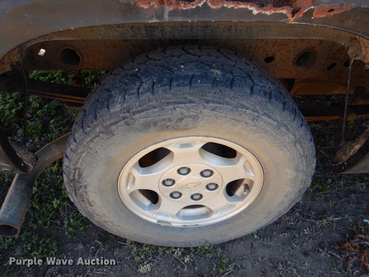 image for item JS9768 2004 Chevrolet Silverado 1500  Ext. Cab pickup truck