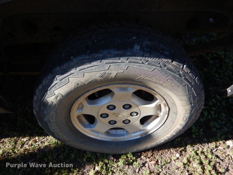 image for item JS9768 2004 Chevrolet Silverado 1500  Ext. Cab pickup truck