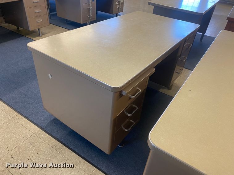 image for item JX9871 (14) desks