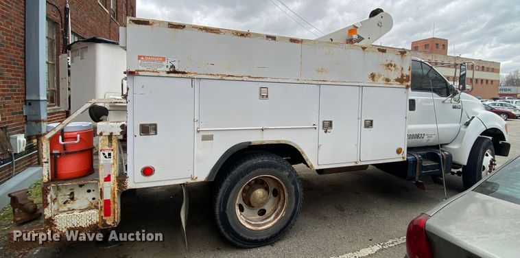 image for item KE9386 2000 Ford F750 Super Duty  bucket truck