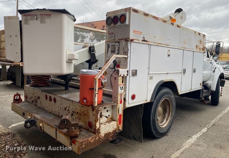 image for item KE9386 2000 Ford F750 Super Duty  bucket truck