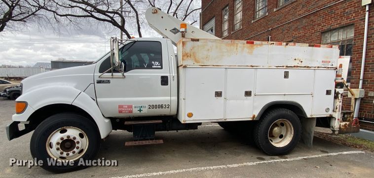 image for item KE9386 2000 Ford F750 Super Duty  bucket truck