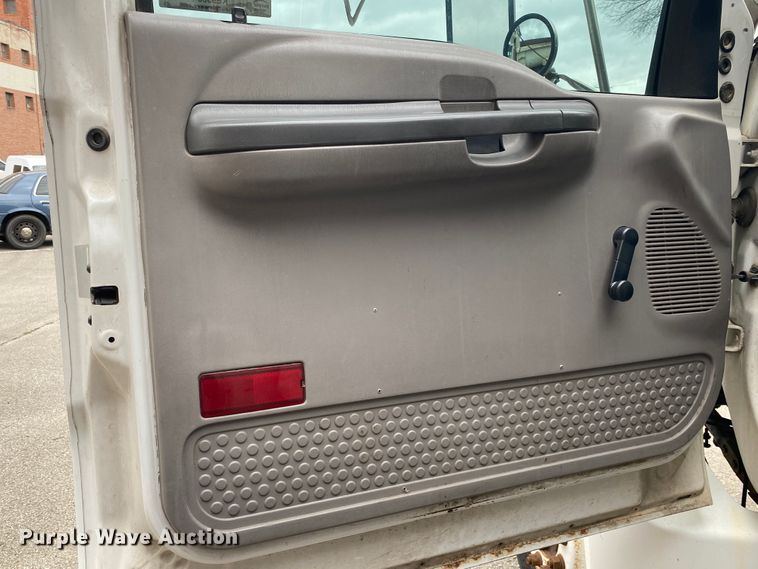 image for item KE9386 2000 Ford F750 Super Duty  bucket truck