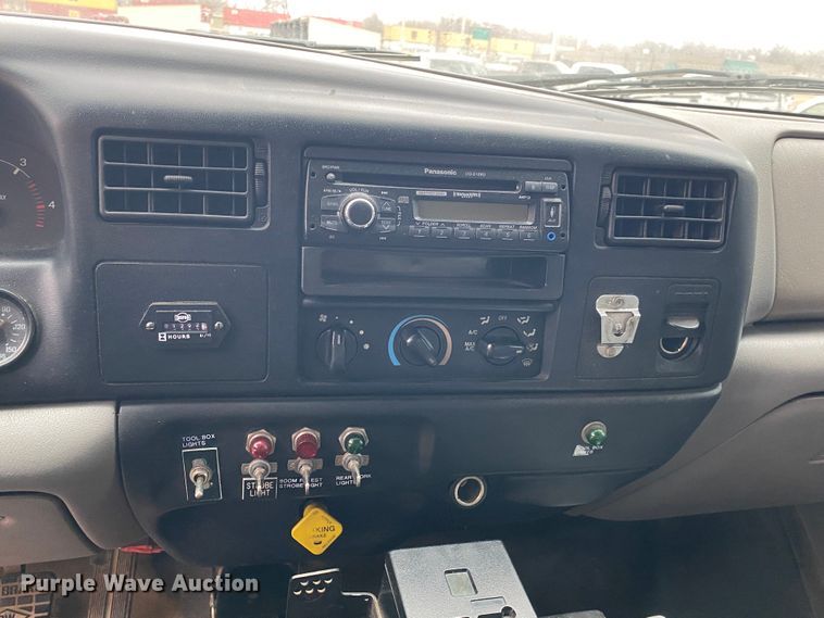 image for item KE9386 2000 Ford F750 Super Duty  bucket truck