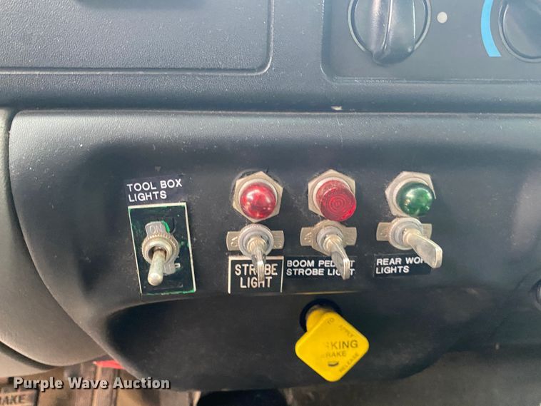 image for item KE9386 2000 Ford F750 Super Duty  bucket truck