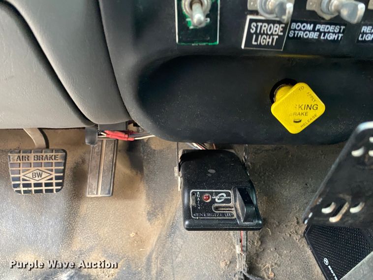 image for item KE9386 2000 Ford F750 Super Duty  bucket truck