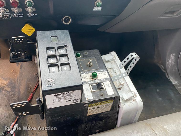 image for item KE9386 2000 Ford F750 Super Duty  bucket truck