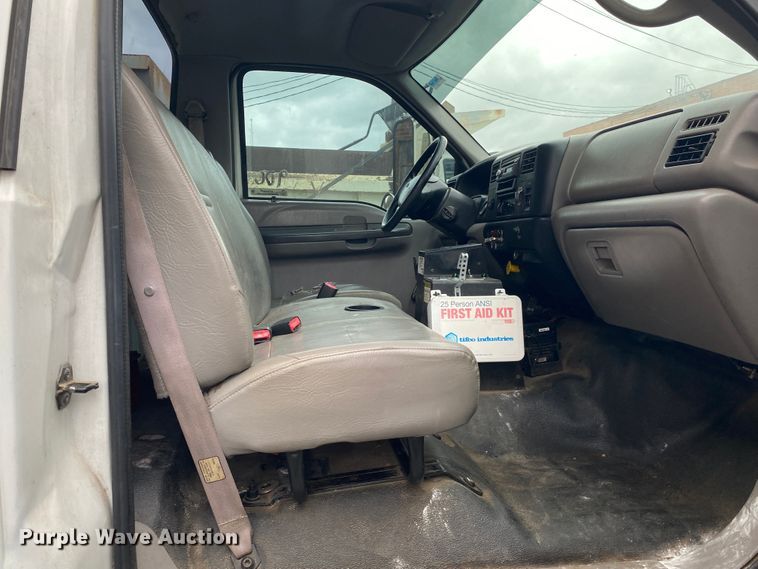 image for item KE9386 2000 Ford F750 Super Duty  bucket truck