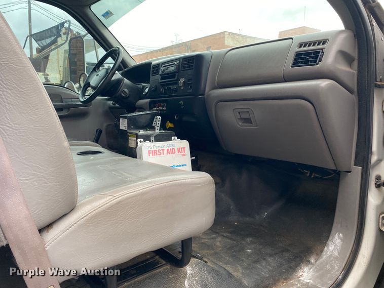 image for item KE9386 2000 Ford F750 Super Duty  bucket truck