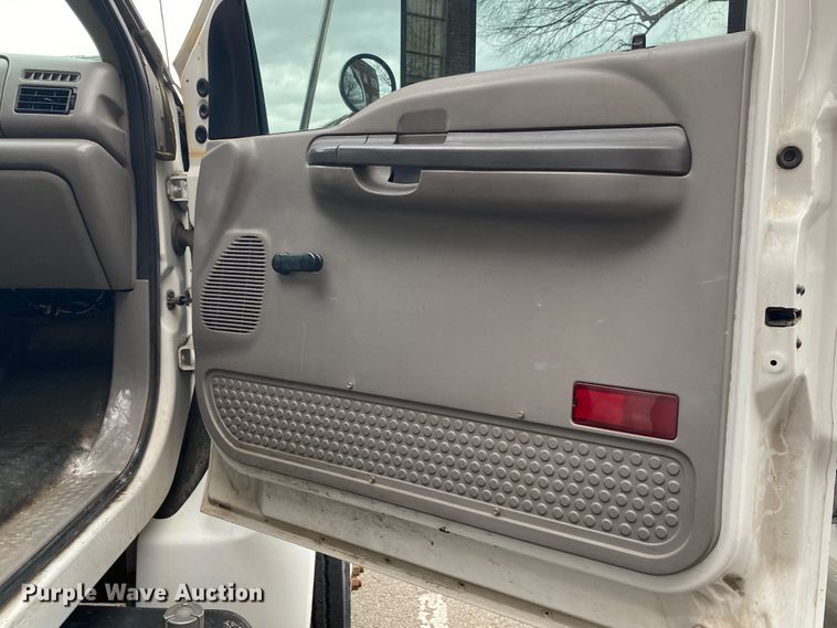 image for item KE9386 2000 Ford F750 Super Duty  bucket truck